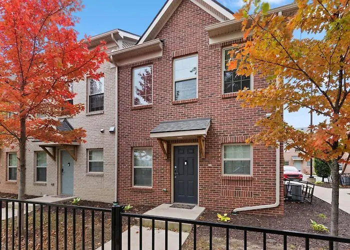 Stylish And Cozy 1-Br Detroit