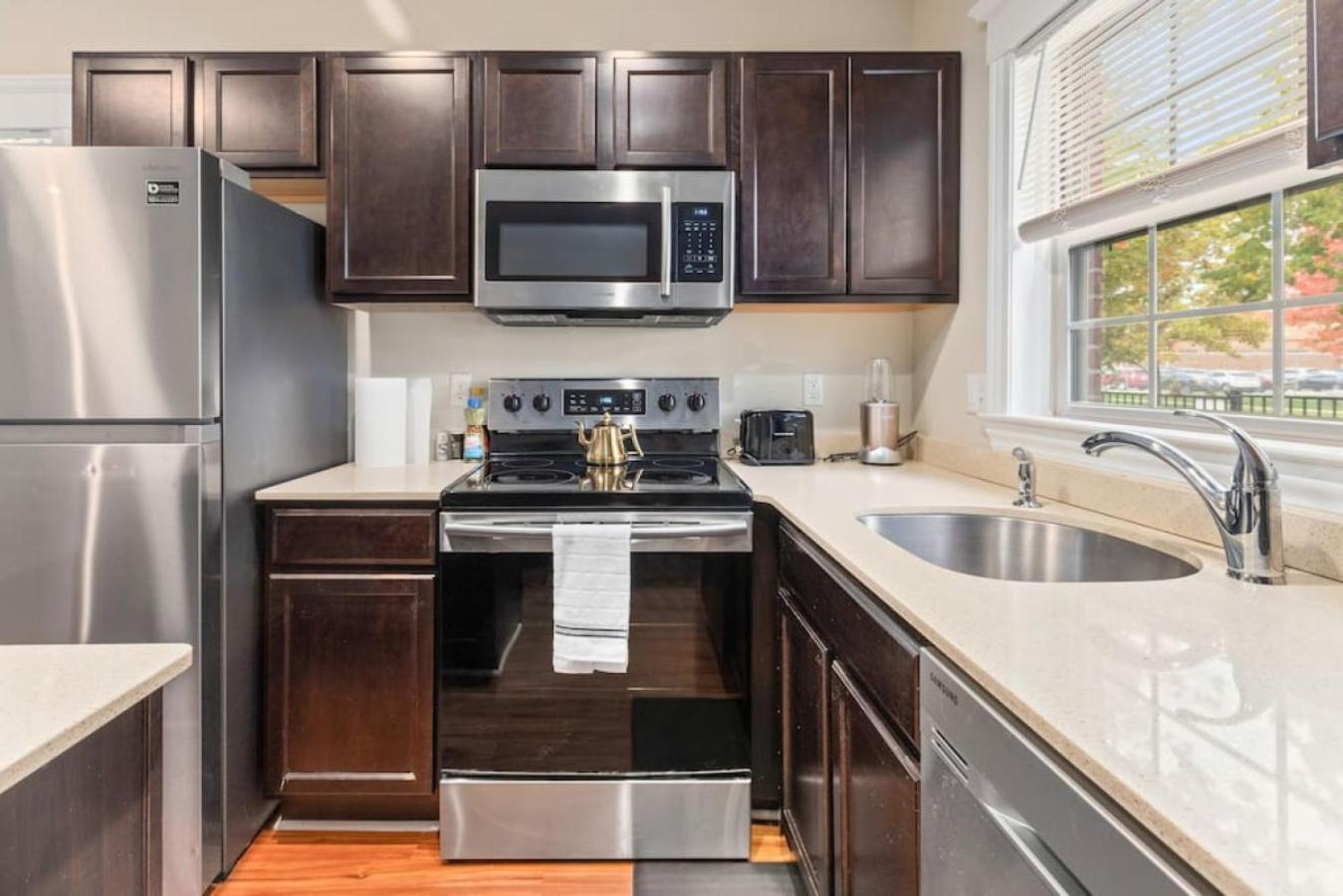 Stylish And Cozy 1-br